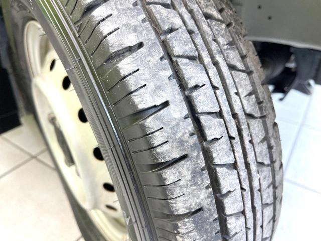 キャリイトラック ＫＣ　禁煙車　ＭＴ車　ＡＭ／ＦＭ　シガーライター　ヘッドライトレベライザー　サンバイザー　マッドガード　アシストグリップ（39枚目）