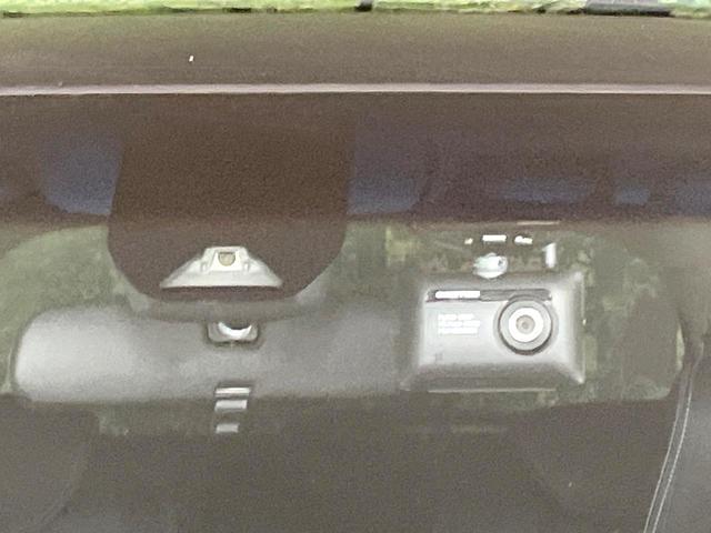 オデッセイハイブリッド ハイブリッドアブソルート・ホンダセンシンアドバンスＰ　禁煙車　インターナビ　バックモニター　ホンダセンシング　レーダークルーズ　両側パワスラ　ＬＥＤヘッド　オートライト　スマートキー　ＥＴＣ　ドラレコ　パワーシート　リアオートエアコン　オートエアコン（6枚目）