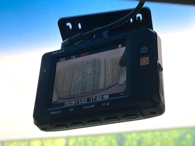 オデッセイハイブリッド ハイブリッドアブソルート・ホンダセンシンアドバンスＰ　禁煙車　インターナビ　バックモニター　ホンダセンシング　レーダークルーズ　両側パワスラ　ＬＥＤヘッド　オートライト　スマートキー　ＥＴＣ　ドラレコ　パワーシート　リアオートエアコン　オートエアコン（29枚目）