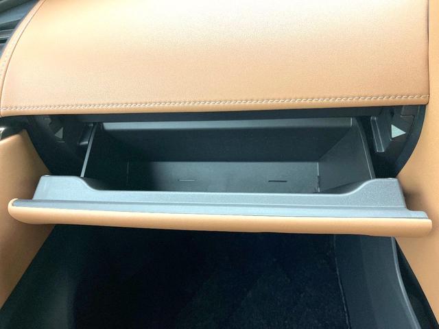 ヴェルファイアハイブリッド Ｚ　プレミア　禁煙車　純正１４型ナビ　フリップダウンモニター　全方位モニター　デジタルミラー　左右独立ムーンルーフ　ユニバーサルステップ　ＢＳＭ　セーフティセンス　レーダークルーズ　シートヒーター　ベンチレーション（45枚目）