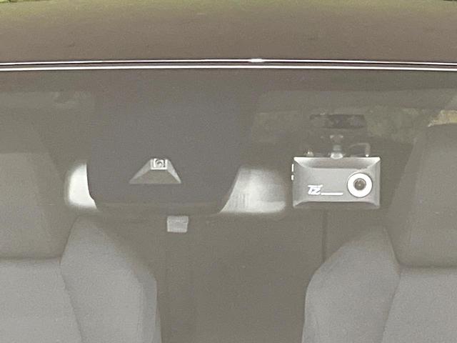 カローラクロス ハイブリッド　Ｇ　禁煙車　純正ディスプレイ　バックモニター　セーフティセンス　レーダークルーズ　ＥＴＣ　Ｂｌｕｅｔｏｏｔｈ　ＬＥＤヘッド　オートライト　スマートキー　オートエアコン　シートリフター　バニティミラー（5枚目）