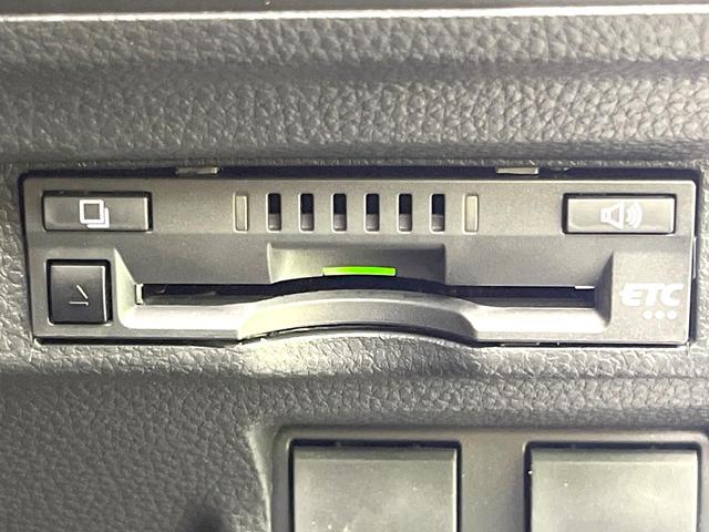 カローラクロス ハイブリッド　Ｇ　禁煙車　純正ディスプレイ　バックモニター　セーフティセンス　レーダークルーズ　ＥＴＣ　Ｂｌｕｅｔｏｏｔｈ　ＬＥＤヘッド　オートライト　スマートキー　オートエアコン　シートリフター　バニティミラー（7枚目）