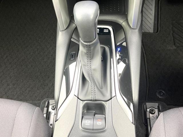 カローラクロス ハイブリッド　Ｇ　禁煙車　純正ディスプレイ　バックモニター　セーフティセンス　レーダークルーズ　ＥＴＣ　Ｂｌｕｅｔｏｏｔｈ　ＬＥＤヘッド　オートライト　スマートキー　オートエアコン　シートリフター　バニティミラー（21枚目）