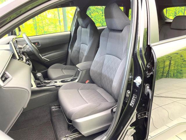 カローラクロス ハイブリッド　Ｇ　禁煙車　純正ディスプレイ　バックモニター　セーフティセンス　レーダークルーズ　ＥＴＣ　Ｂｌｕｅｔｏｏｔｈ　ＬＥＤヘッド　オートライト　スマートキー　オートエアコン　シートリフター　バニティミラー（26枚目）