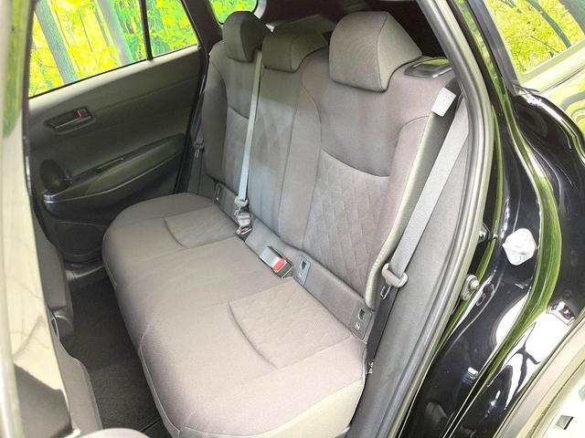 カローラクロス ハイブリッド　Ｇ　禁煙車　純正ディスプレイ　バックモニター　セーフティセンス　レーダークルーズ　ＥＴＣ　Ｂｌｕｅｔｏｏｔｈ　ＬＥＤヘッド　オートライト　スマートキー　オートエアコン　シートリフター　バニティミラー（27枚目）