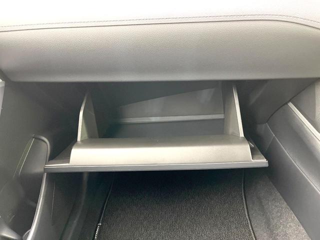 カローラクロス ハイブリッド　Ｇ　禁煙車　純正ディスプレイ　バックモニター　セーフティセンス　レーダークルーズ　ＥＴＣ　Ｂｌｕｅｔｏｏｔｈ　ＬＥＤヘッド　オートライト　スマートキー　オートエアコン　シートリフター　バニティミラー（36枚目）