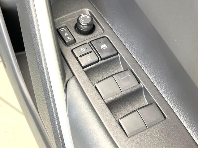 カローラクロス ハイブリッド　Ｇ　禁煙車　純正ディスプレイ　バックモニター　セーフティセンス　レーダークルーズ　ＥＴＣ　Ｂｌｕｅｔｏｏｔｈ　ＬＥＤヘッド　オートライト　スマートキー　オートエアコン　シートリフター　バニティミラー（37枚目）
