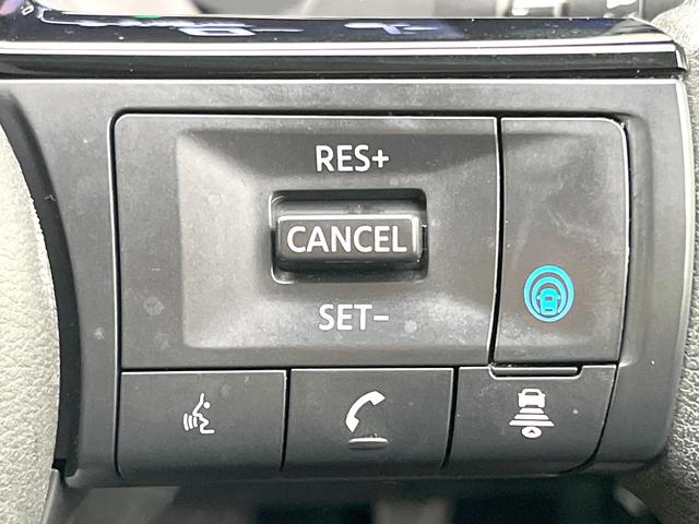 ノート Ｘ　禁煙車　純正９型ナビ　全方位モニター　プロパイロット　デジタルミラー　エマージェンシーブレーキ　ＢＳＭ　ＥＴＣ　ドラレコ　スマートキー　置くだけ充電　シートリフター　オートエアコン　オートライト（6枚目）