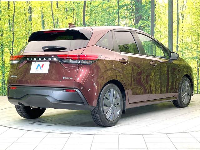 ノート Ｘ　禁煙車　純正９型ナビ　全方位モニター　プロパイロット　デジタルミラー　エマージェンシーブレーキ　ＢＳＭ　ＥＴＣ　ドラレコ　スマートキー　置くだけ充電　シートリフター　オートエアコン　オートライト（17枚目）