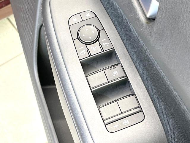 ノート Ｘ　禁煙車　純正９型ナビ　全方位モニター　プロパイロット　デジタルミラー　エマージェンシーブレーキ　ＢＳＭ　ＥＴＣ　ドラレコ　スマートキー　置くだけ充電　シートリフター　オートエアコン　オートライト（41枚目）