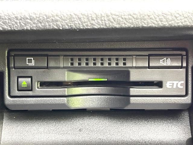 クラウンハイブリッド ロイヤルサルーン　禁煙車　純正８型ＨＤＤナビ　バックモニター　レーダークルーズコンロトロール　クリアランスソナー　パワーシート　ＥＴＣ　スマートキー　ＨＩＤヘッド　オートライト　フォグ　電動格納ミラー　バニティミラー（7枚目）