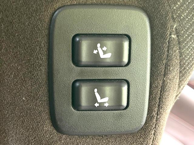 クラウンハイブリッド ロイヤルサルーン　禁煙車　純正８型ＨＤＤナビ　バックモニター　レーダークルーズコンロトロール　クリアランスソナー　パワーシート　ＥＴＣ　スマートキー　ＨＩＤヘッド　オートライト　フォグ　電動格納ミラー　バニティミラー（28枚目）