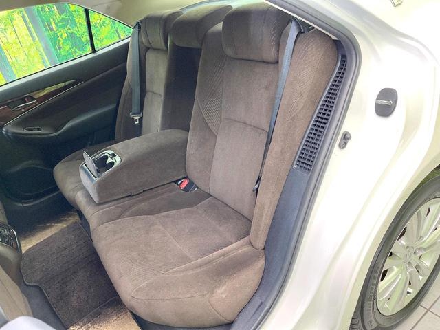 クラウンハイブリッド ロイヤルサルーン　禁煙車　純正８型ＨＤＤナビ　バックモニター　レーダークルーズコンロトロール　クリアランスソナー　パワーシート　ＥＴＣ　スマートキー　ＨＩＤヘッド　オートライト　フォグ　電動格納ミラー　バニティミラー（31枚目）