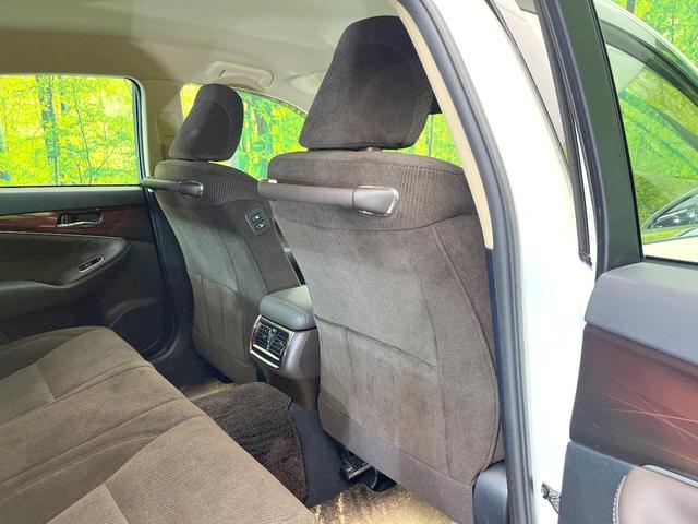 クラウンハイブリッド ロイヤルサルーン　禁煙車　純正８型ＨＤＤナビ　バックモニター　レーダークルーズコンロトロール　クリアランスソナー　パワーシート　ＥＴＣ　スマートキー　ＨＩＤヘッド　オートライト　フォグ　電動格納ミラー　バニティミラー（33枚目）