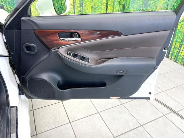 クラウンハイブリッド ロイヤルサルーン　禁煙車　純正８型ＨＤＤナビ　バックモニター　レーダークルーズコンロトロール　クリアランスソナー　パワーシート　ＥＴＣ　スマートキー　ＨＩＤヘッド　オートライト　フォグ　電動格納ミラー　バニティミラー（35枚目）