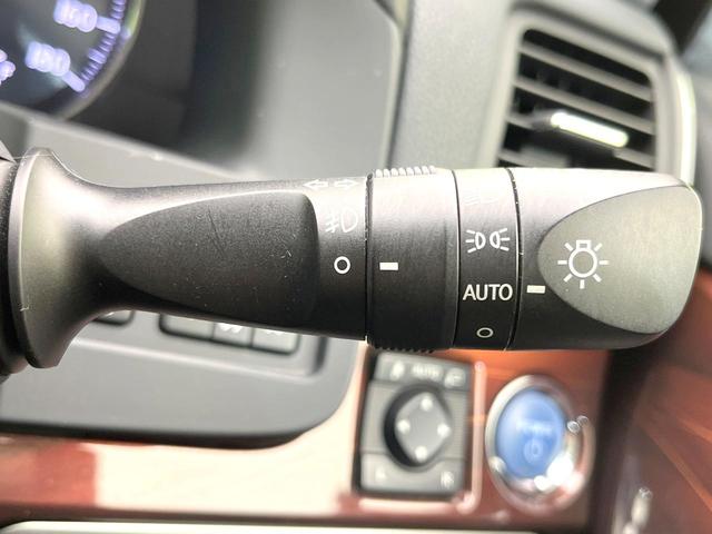 クラウンハイブリッド ロイヤルサルーン　禁煙車　純正８型ＨＤＤナビ　バックモニター　レーダークルーズコンロトロール　クリアランスソナー　パワーシート　ＥＴＣ　スマートキー　ＨＩＤヘッド　オートライト　フォグ　電動格納ミラー　バニティミラー（42枚目）