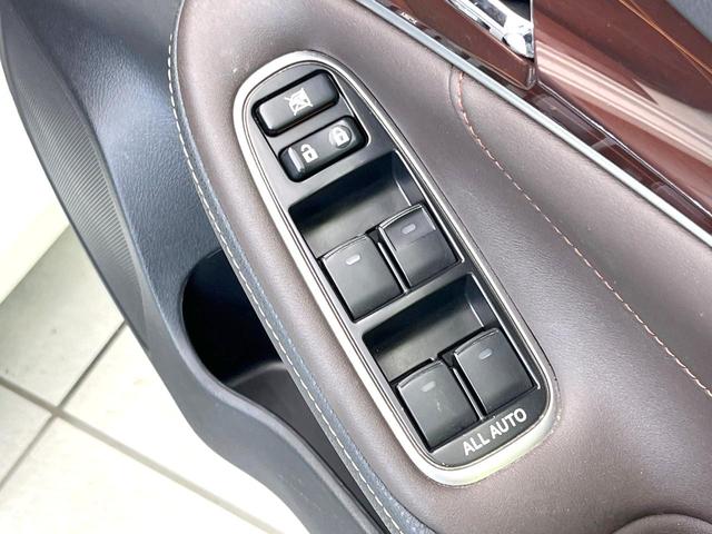 クラウンハイブリッド ロイヤルサルーン　禁煙車　純正８型ＨＤＤナビ　バックモニター　レーダークルーズコンロトロール　クリアランスソナー　パワーシート　ＥＴＣ　スマートキー　ＨＩＤヘッド　オートライト　フォグ　電動格納ミラー　バニティミラー（48枚目）