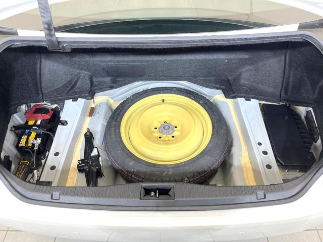 クラウンハイブリッド ロイヤルサルーン　禁煙車　純正８型ＨＤＤナビ　バックモニター　レーダークルーズコンロトロール　クリアランスソナー　パワーシート　ＥＴＣ　スマートキー　ＨＩＤヘッド　オートライト　フォグ　電動格納ミラー　バニティミラー（49枚目）