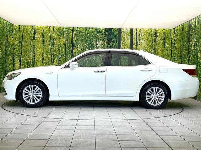 クラウンハイブリッド ロイヤルサルーン　禁煙車　純正８型ＨＤＤナビ　バックモニター　レーダークルーズコンロトロール　クリアランスソナー　パワーシート　ＥＴＣ　スマートキー　ＨＩＤヘッド　オートライト　フォグ　電動格納ミラー　バニティミラー（58枚目）