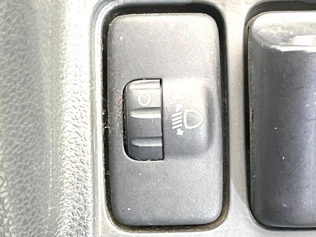 ハイゼットカーゴ デッキバンＧ　禁煙車　オーディオ　ＭＴ車　ドラレコ　ヘッドライトレベライザー　プライバシーガラス　スライドドア　パワーウィンドウ　ドアポケット（6枚目）