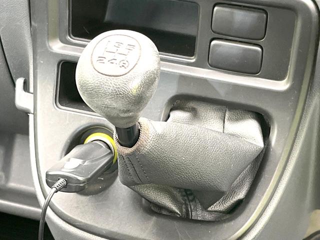 ハイゼットカーゴ デッキバンＧ　禁煙車　オーディオ　ＭＴ車　ドラレコ　ヘッドライトレベライザー　プライバシーガラス　スライドドア　パワーウィンドウ　ドアポケット（21枚目）
