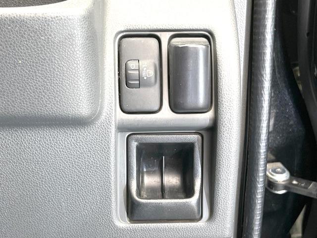 ハイゼットカーゴ デッキバンＧ　禁煙車　オーディオ　ＭＴ車　ドラレコ　ヘッドライトレベライザー　プライバシーガラス　スライドドア　パワーウィンドウ　ドアポケット（22枚目）