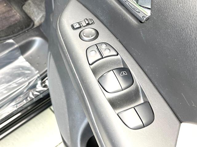 セレナ ハイウェイスター　純正９型ナビ　バックモニター　エマージェンシーブレーキ　クルコン　両側パワスラ　グレージュ内装　ＥＴＣ　リアオートエアコン　オートエアコン　オートライト　スマートキー　アイドリングストップ（40枚目）