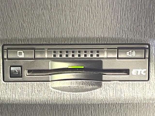 プリウス Ｓ　禁煙車　純正ナビ　バックモニター　オートエアコン　ＥＴＣ　スマートキー　シートリフター　電動格納ミラー　ＨＩＤヘッド　オートライト　ステアリングスイッチ　Ｂｌｕｅｔｏｏｔｈ　フォグ（6枚目）
