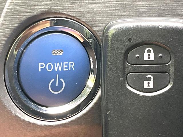 プリウス Ｓ　禁煙車　純正ナビ　バックモニター　オートエアコン　ＥＴＣ　スマートキー　シートリフター　電動格納ミラー　ＨＩＤヘッド　オートライト　ステアリングスイッチ　Ｂｌｕｅｔｏｏｔｈ　フォグ（7枚目）