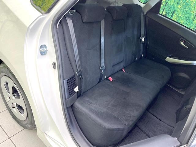 プリウス Ｓ　禁煙車　純正ナビ　バックモニター　オートエアコン　ＥＴＣ　スマートキー　シートリフター　電動格納ミラー　ＨＩＤヘッド　オートライト　ステアリングスイッチ　Ｂｌｕｅｔｏｏｔｈ　フォグ（9枚目）