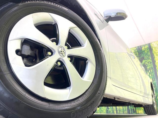プリウス Ｓ　禁煙車　純正ナビ　バックモニター　オートエアコン　ＥＴＣ　スマートキー　シートリフター　電動格納ミラー　ＨＩＤヘッド　オートライト　ステアリングスイッチ　Ｂｌｕｅｔｏｏｔｈ　フォグ（13枚目）