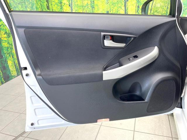 プリウス Ｓ　禁煙車　純正ナビ　バックモニター　オートエアコン　ＥＴＣ　スマートキー　シートリフター　電動格納ミラー　ＨＩＤヘッド　オートライト　ステアリングスイッチ　Ｂｌｕｅｔｏｏｔｈ　フォグ（32枚目）