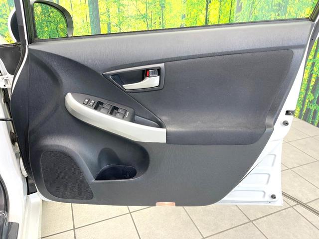 プリウス Ｓ　禁煙車　純正ナビ　バックモニター　オートエアコン　ＥＴＣ　スマートキー　シートリフター　電動格納ミラー　ＨＩＤヘッド　オートライト　ステアリングスイッチ　Ｂｌｕｅｔｏｏｔｈ　フォグ（33枚目）