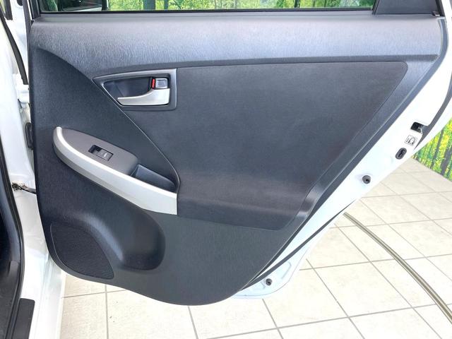 プリウス Ｓ　禁煙車　純正ナビ　バックモニター　オートエアコン　ＥＴＣ　スマートキー　シートリフター　電動格納ミラー　ＨＩＤヘッド　オートライト　ステアリングスイッチ　Ｂｌｕｅｔｏｏｔｈ　フォグ（35枚目）