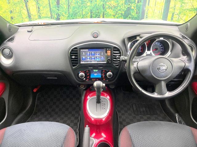 ジューク １５ＲＸ　タイプＶ　純正ナビ　バックカメラ　禁煙車　スマートキー　ＥＴＣ　ドラレコ　ＨＩＤヘッドライト　オートエアコン　オートライト　１７インチＡＷ　ＣＤ／ＤＶＤ再生　Ｂｌｕｅｔｏｏｔｈ再生（2枚目）