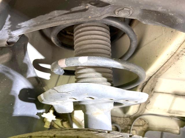 ジューク １５ＲＸ　タイプＶ　純正ナビ　バックカメラ　禁煙車　スマートキー　ＥＴＣ　ドラレコ　ＨＩＤヘッドライト　オートエアコン　オートライト　１７インチＡＷ　ＣＤ／ＤＶＤ再生　Ｂｌｕｅｔｏｏｔｈ再生（20枚目）