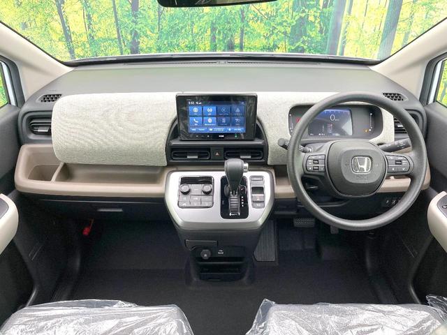 フリード エアー　登録済未使用車　純正８型ディスプレイ　バックモニター　両側電動スライドドア　ホンダセンシング　アダプティブクルーズコントロール　ＬＥＤヘッドライト　オートマチックハイビーム　誤発進抑制機能（2枚目）