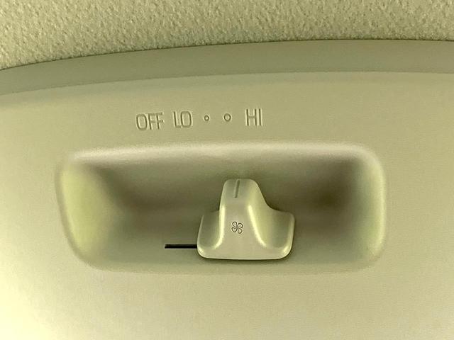 シエンタ ハイブリッドZ 禁煙車 純正8型ディスプレイ 全方位モニター セーフティセンス BSM レーダークルーズ 両側パワスラ シートヒーター ステアリングヒーター 天井サーキュレーター オートエアコン LEDヘッド(52枚目)