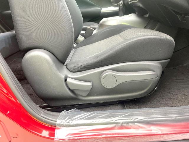 ジューク 15RS 禁煙車 純正ナビ ETC Bluetooth CD再生 フルセグ プライバシーガラス 盗難防止装置 アイドリングストップ 横滑防止装置 トラクションコントロール(37枚目)