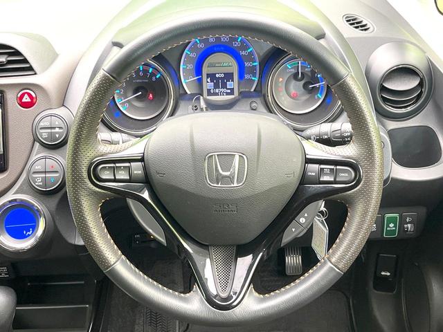 フィットシャトルハイブリッド ハイブリッド　禁煙車　純正ナビ　バックモニター　クルコン　ＥＴＣ　ドラレコ　リモコンキー　オートエアコン　ハーフレザーシート　シートリフター　電動格納ミラー　ヘッドライトレベライザー　バニティミラー（11枚目）