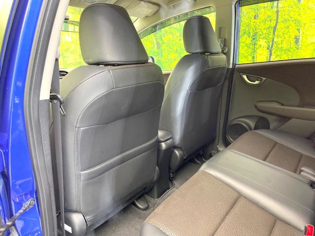 フィットシャトルハイブリッド ハイブリッド　禁煙車　純正ナビ　バックモニター　クルコン　ＥＴＣ　ドラレコ　リモコンキー　オートエアコン　ハーフレザーシート　シートリフター　電動格納ミラー　ヘッドライトレベライザー　バニティミラー（29枚目）