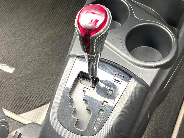 アクア Ｇ　Ｇ’ｓ　純正ＳＤナビ　バックカメラ　衝突被害軽減システム　禁煙車　ハーフレザーシート　ドラレコ　スマートキー　ＬＥＤヘッド　ビルトインＥＴＣ　クルコン　純正１７インチアルミ　オートハイビーム　オートライト（50枚目）