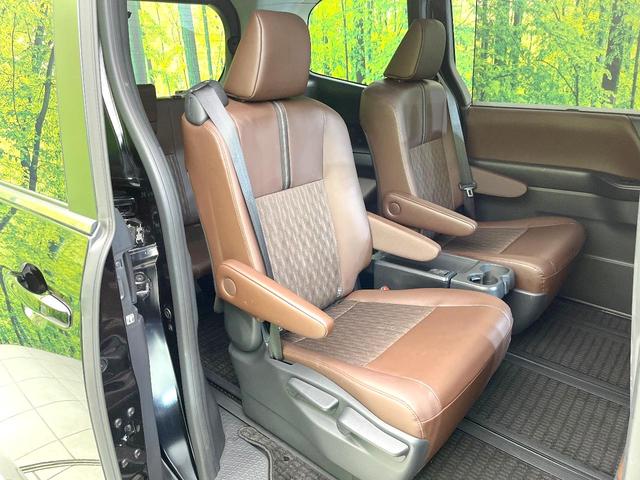 ノア Ｚ　禁煙車　純正１０．５型ナビ　フリップダウンモニター　バックモニター　レーダークルーズ　セーフティセンス　ドラレコ型デジタルミラー　両側パワスラ　ＬＥＤヘッド　ブラウン内装　リアオートエアコン（9枚目）
