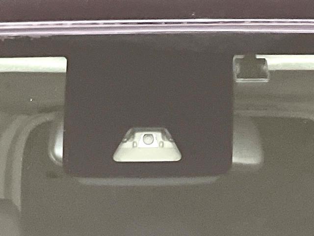 ルーミー カスタムＧ　Ｓ　禁煙車　純正ナビ　バックモニター　スマートアシスト　クルコン　両側パワスラ　ＬＥＤヘッド　オートライト　フォグ　オートエアコン　スマートキー　ドラレコ　ＥＴＣ　アイドリングストップ　電動格納ミラー（5枚目）