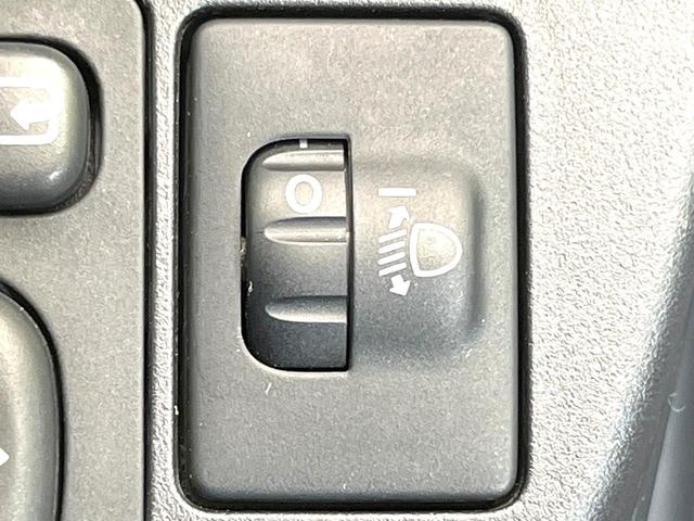 アクア Ｓ　禁煙車　ＳＤナビ　バックモニター　スマートキー　オートライト　シートリフター　ＥＴＣ　ドラレコ　ＯＰ純正１６インチＡＷ　オートエアコン　Ｂｌｕｅｔｏｏｔｈ　電動格納ミラー　シートリフター（51枚目）