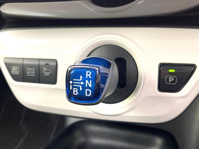 プリウス Ｓ　禁煙車　純正ナビ　バックモニター　モデリスタエアロ　オートエアコン　ＥＴＣ　ＬＥＤヘッド　オートライト　ドラレコ　シートリフター　純正１７インチＡＷ　シートリフター　電動格納ミラー　バニティミラー（21枚目）