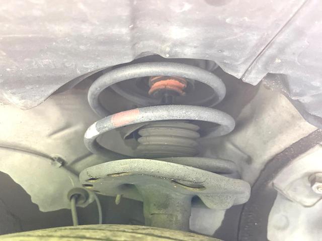 プリウス Ｓマイコーデ　禁煙車　純正ＳＤナビ　バックカメラ　ＥＴＣ　レザー調シート　スマートキー　ＨＩＤヘッド　フォグ　オートライト　オートエアコン　Ｂｌｕｅｔｏｏｔｈ　ＣＤ　ＤＶＤ再生　フルセグ　ステアリングスイッチ（23枚目）