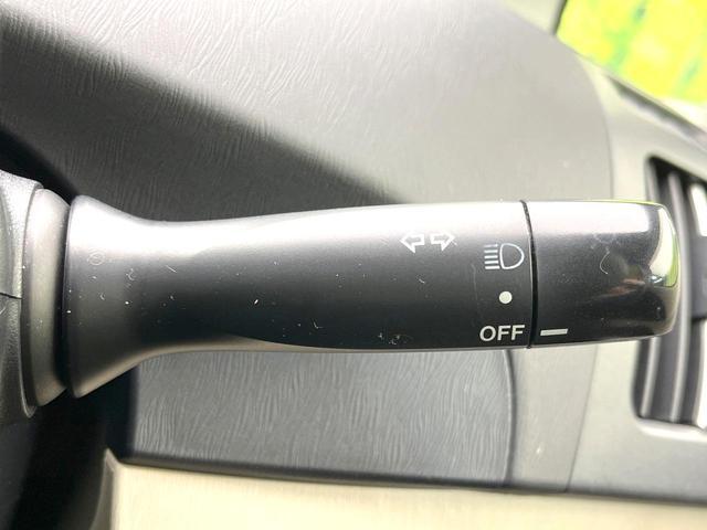 プリウス Ｓマイコーデ　禁煙車　純正ＳＤナビ　バックカメラ　ＥＴＣ　レザー調シート　スマートキー　ＨＩＤヘッド　フォグ　オートライト　オートエアコン　Ｂｌｕｅｔｏｏｔｈ　ＣＤ　ＤＶＤ再生　フルセグ　ステアリングスイッチ（32枚目）