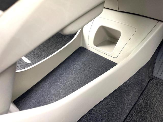 プリウス Ｓマイコーデ　禁煙車　純正ＳＤナビ　バックカメラ　ＥＴＣ　レザー調シート　スマートキー　ＨＩＤヘッド　フォグ　オートライト　オートエアコン　Ｂｌｕｅｔｏｏｔｈ　ＣＤ　ＤＶＤ再生　フルセグ　ステアリングスイッチ（46枚目）