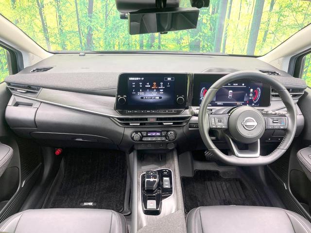 オーラ Ｇ　９０周年記念車　禁煙車　純正９型ナビ　全方位モニター　プロパイロット　ＢＯＳＥサウンド　エマージェンシーブレーキ　デジタルミラー　ツートンカラー　シートヒーター　専用合皮シート　ＥＴＣ　ドラレコ　ＬＥＤヘッド（2枚目）